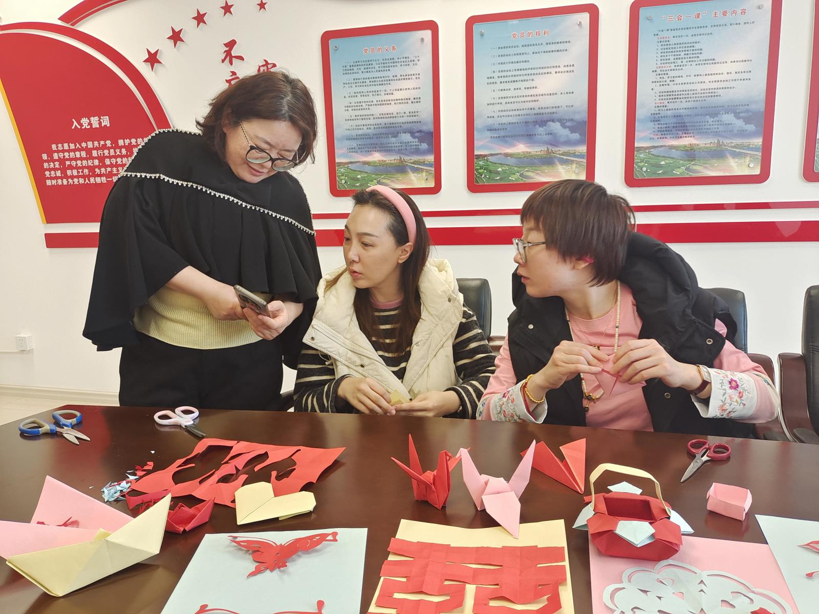 園區(qū)剪紙.jpg